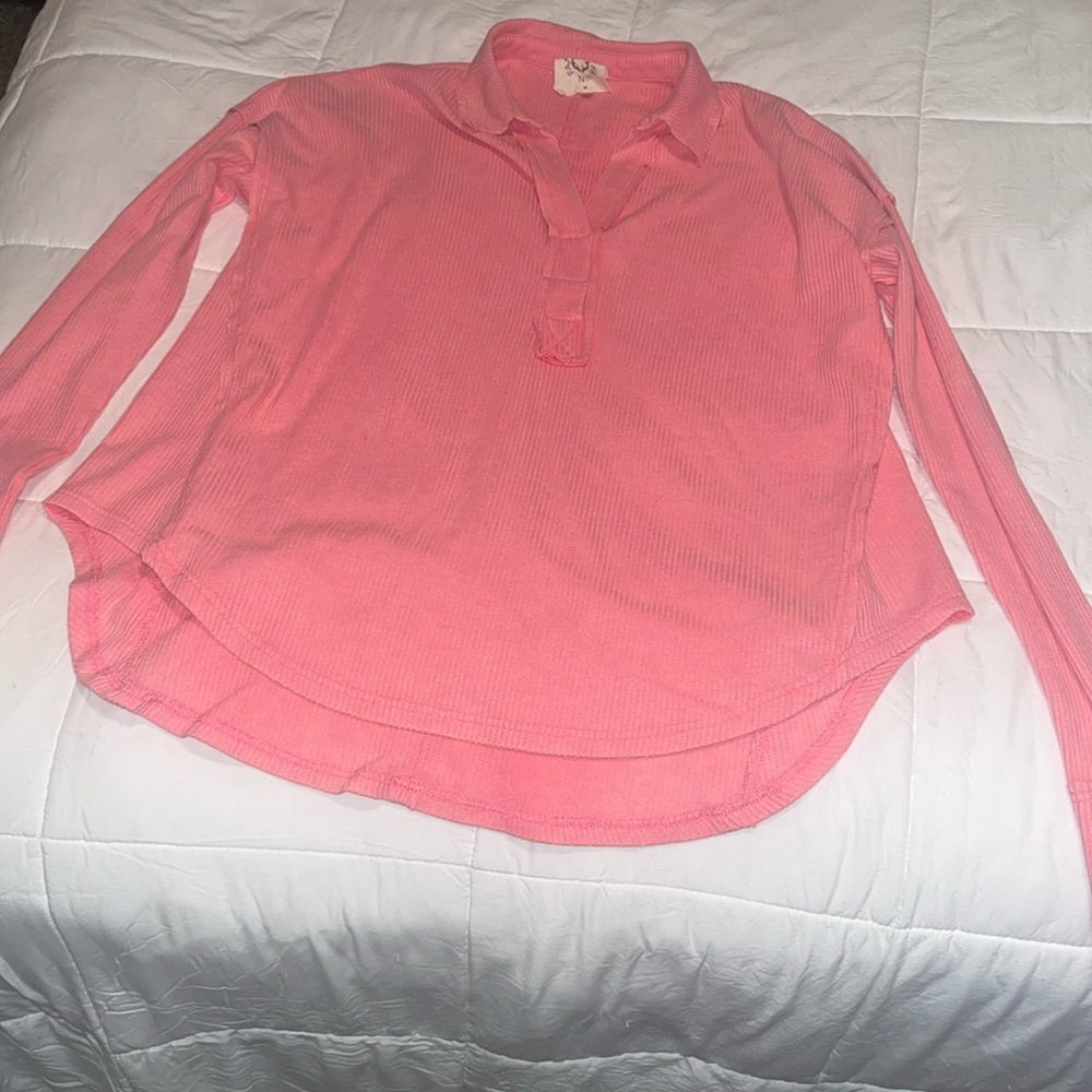Fantastic in Fawn size Medium EUC! Pink long sleeve thermal top with drop back